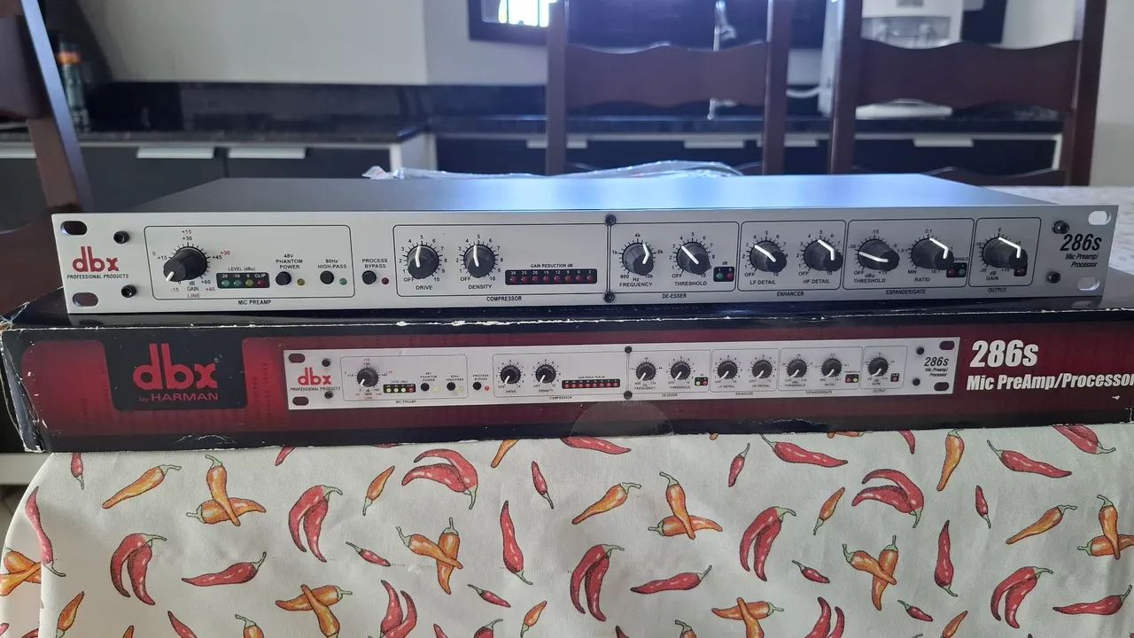 DBX 286s - Pré-amplificador e Processador de Voz Profissional