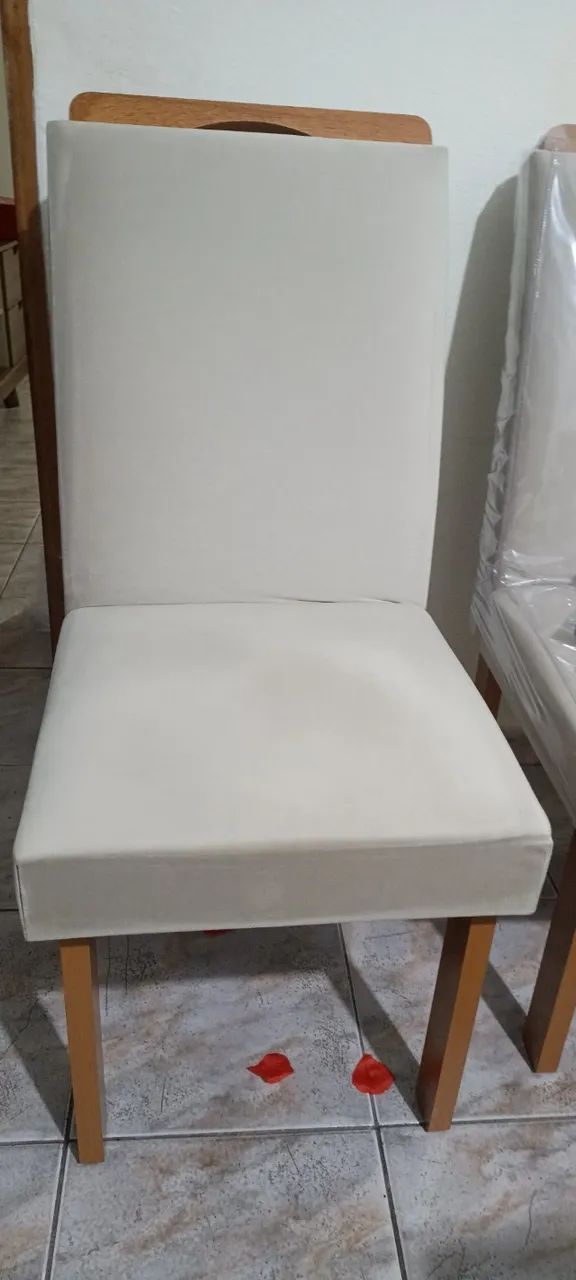 Mesa com tampo de vidro, com 6 cadeiras 100% MDF