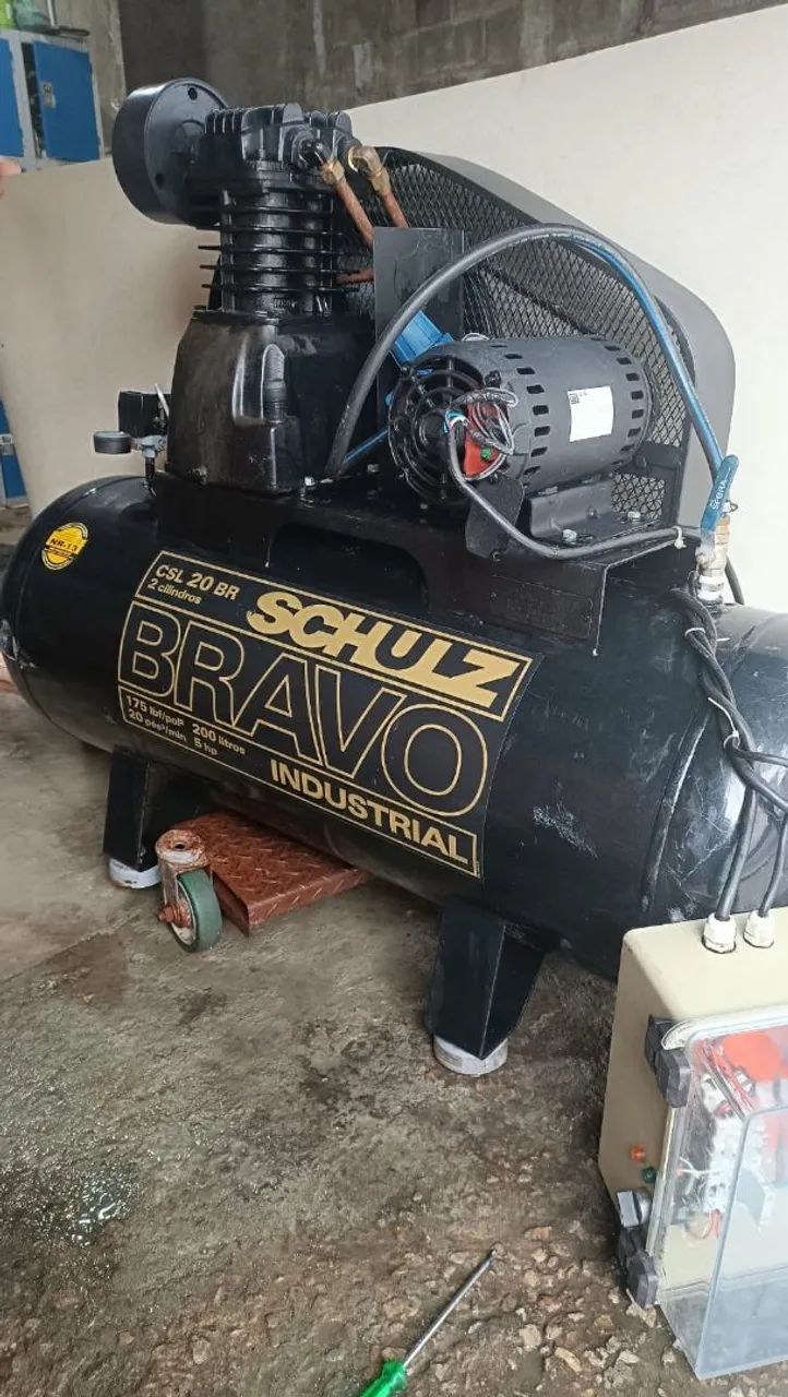 Compressor de Ar Bravo Industrial 20 Pés 200L 