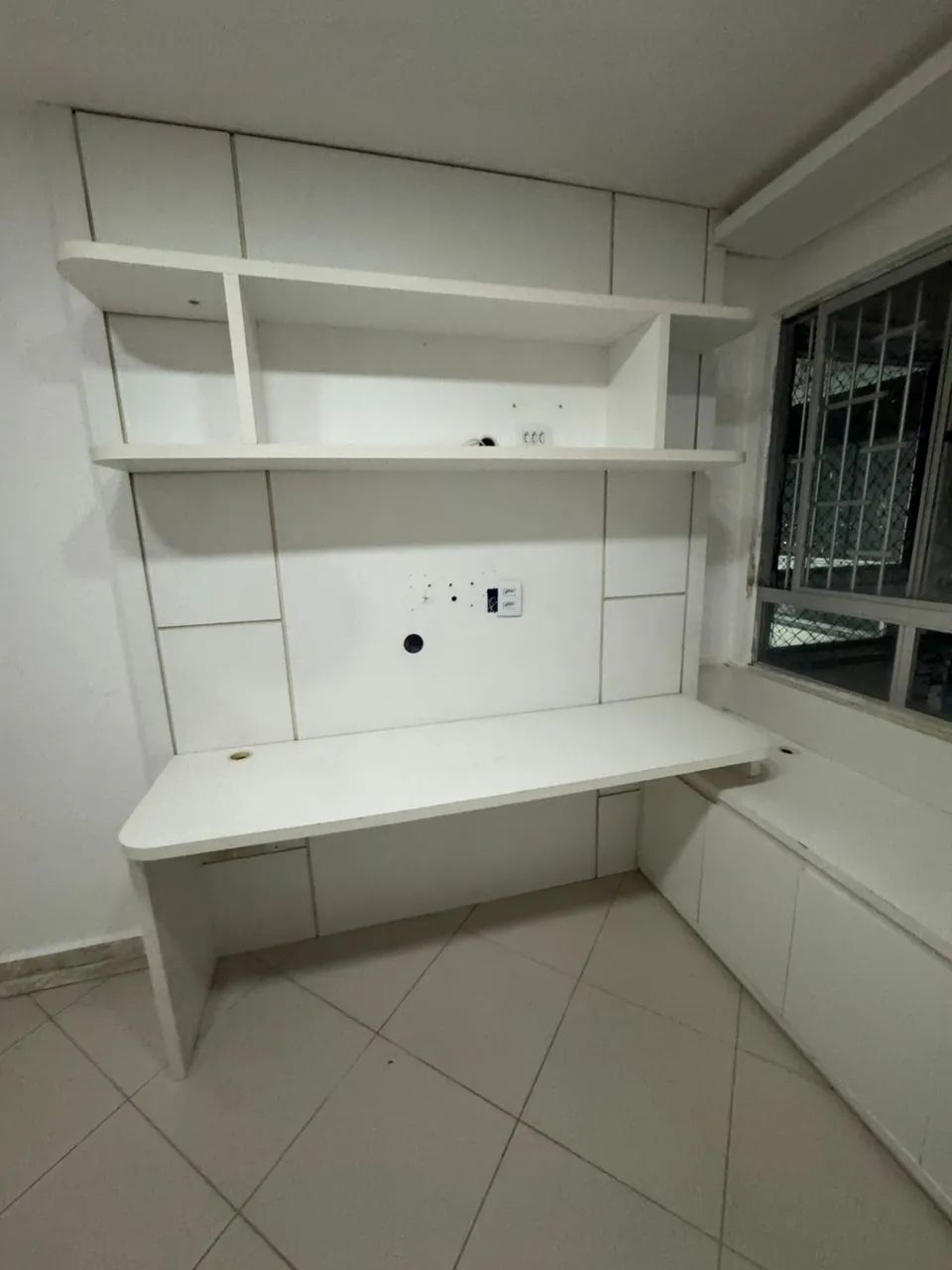 Escrivaninha modelada 467357283155988482