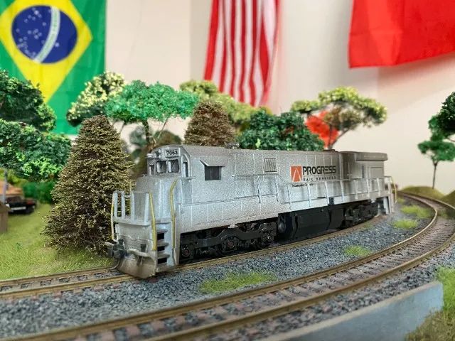 Locomotiva Frateschi GE C30-7 Progress Rail 7063 - Escala HO (Analógica)