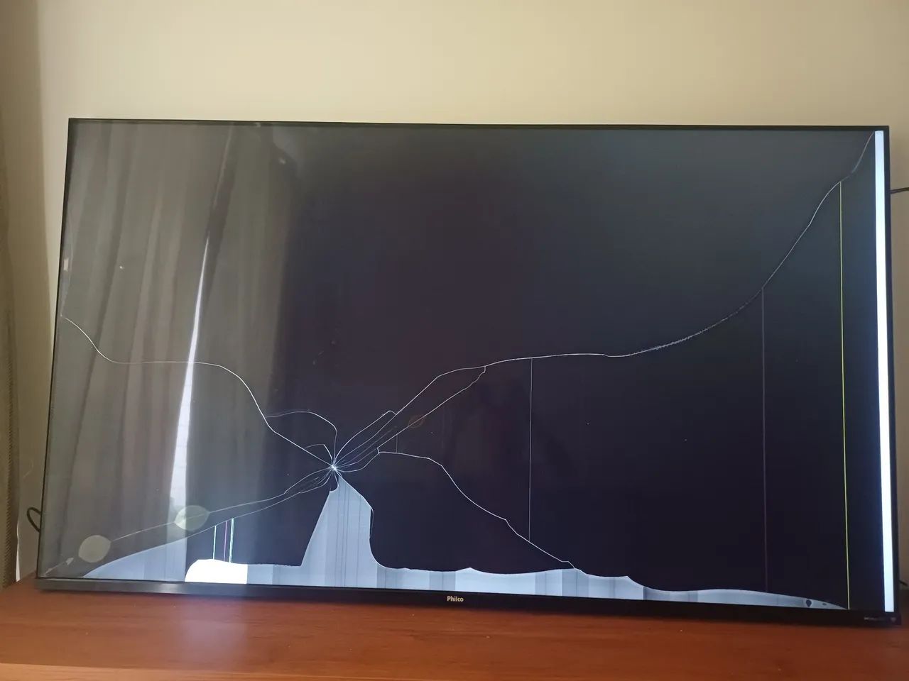 TV 65 polegadas Philips com tela trincada - Foto 3