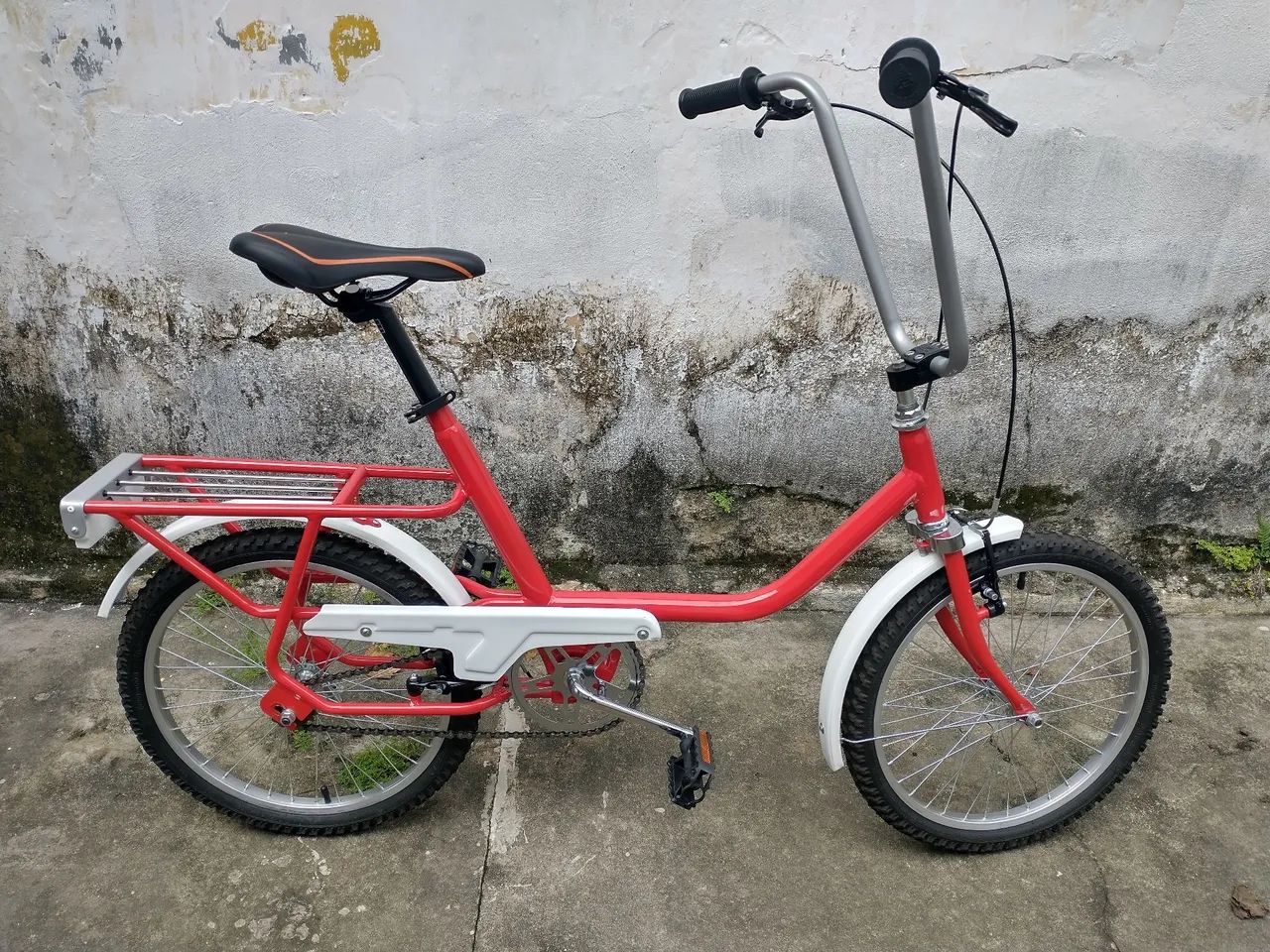Bicicleta retrô aro 20 estilo Monareta 