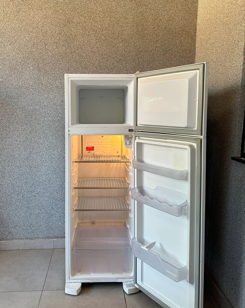 Geladeira Electrolux DC35A está Conservada - Geladeiras e Freezers
