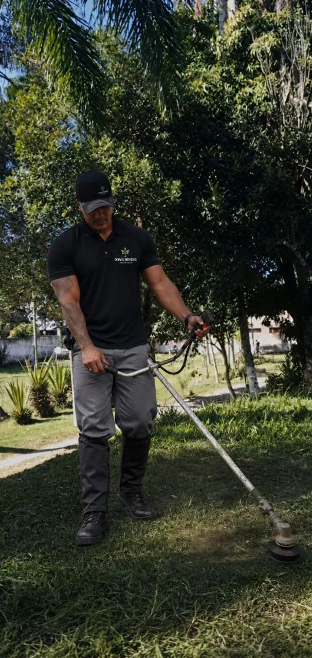 ? SERVIÇOS DE JARDINAGEM E MANUTENÇÃO ?