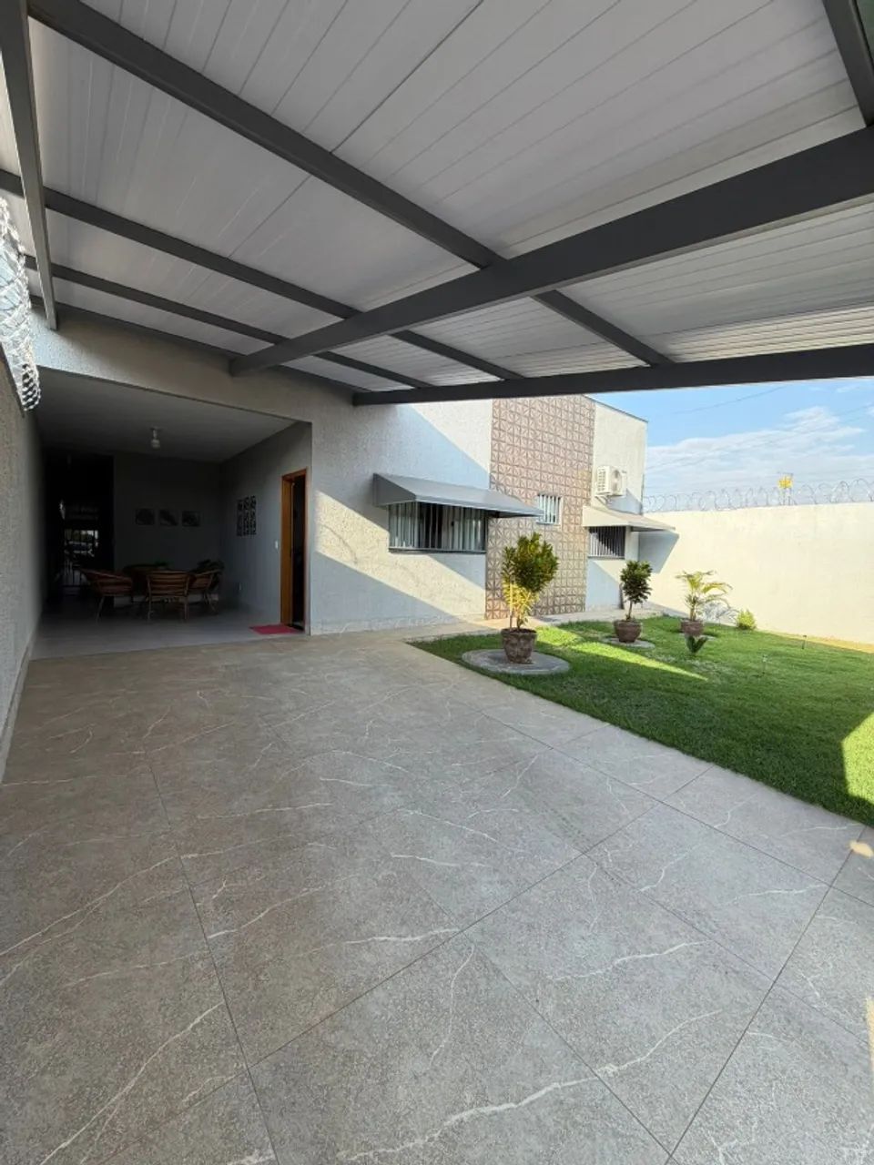 CASA 3/4 SENDO 1 SUITE -  SETOR AEROPORTO SUL