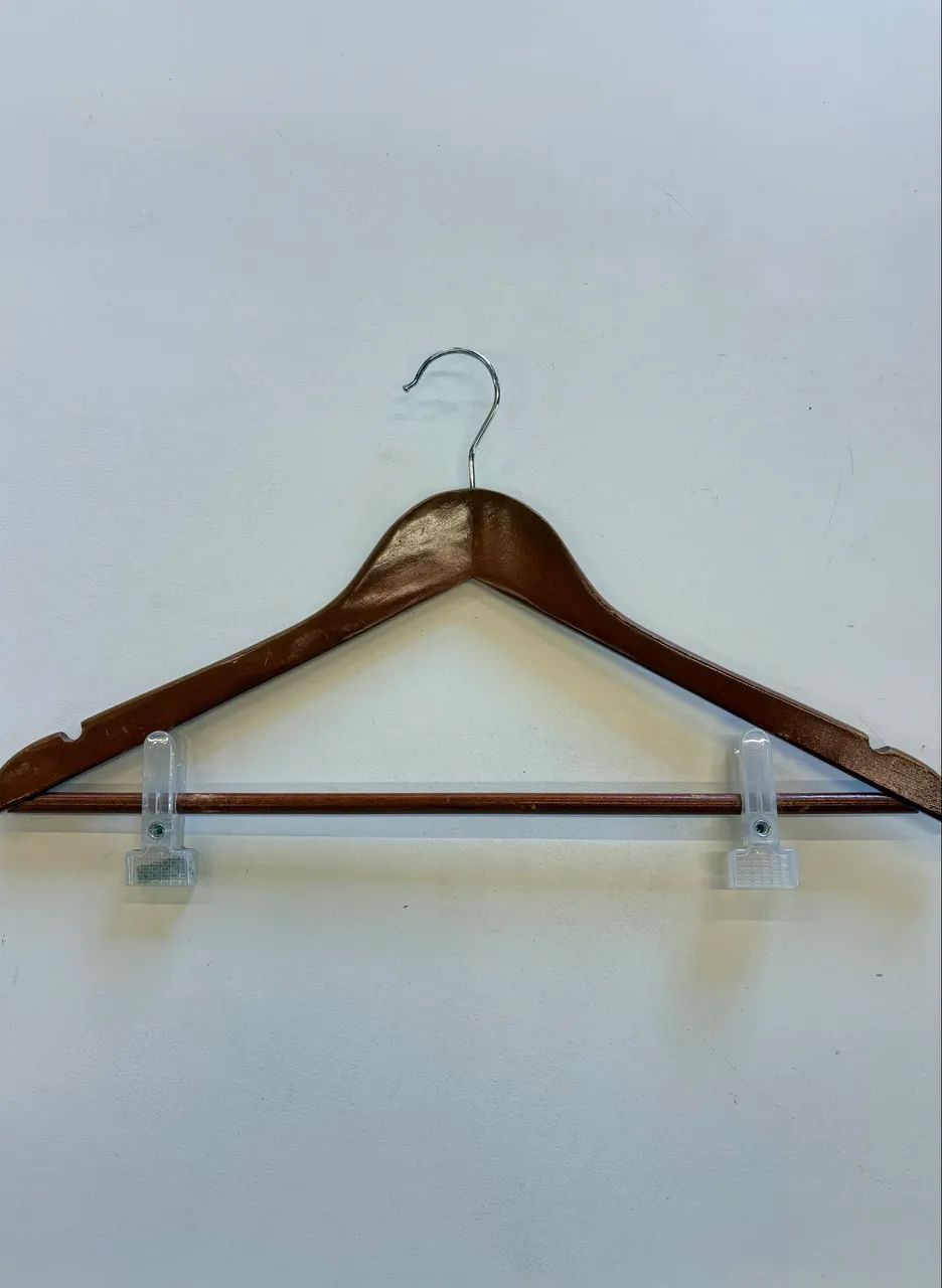 Cabides de Madeira de Alta Qualidade - Ideal para Organização e Lojas