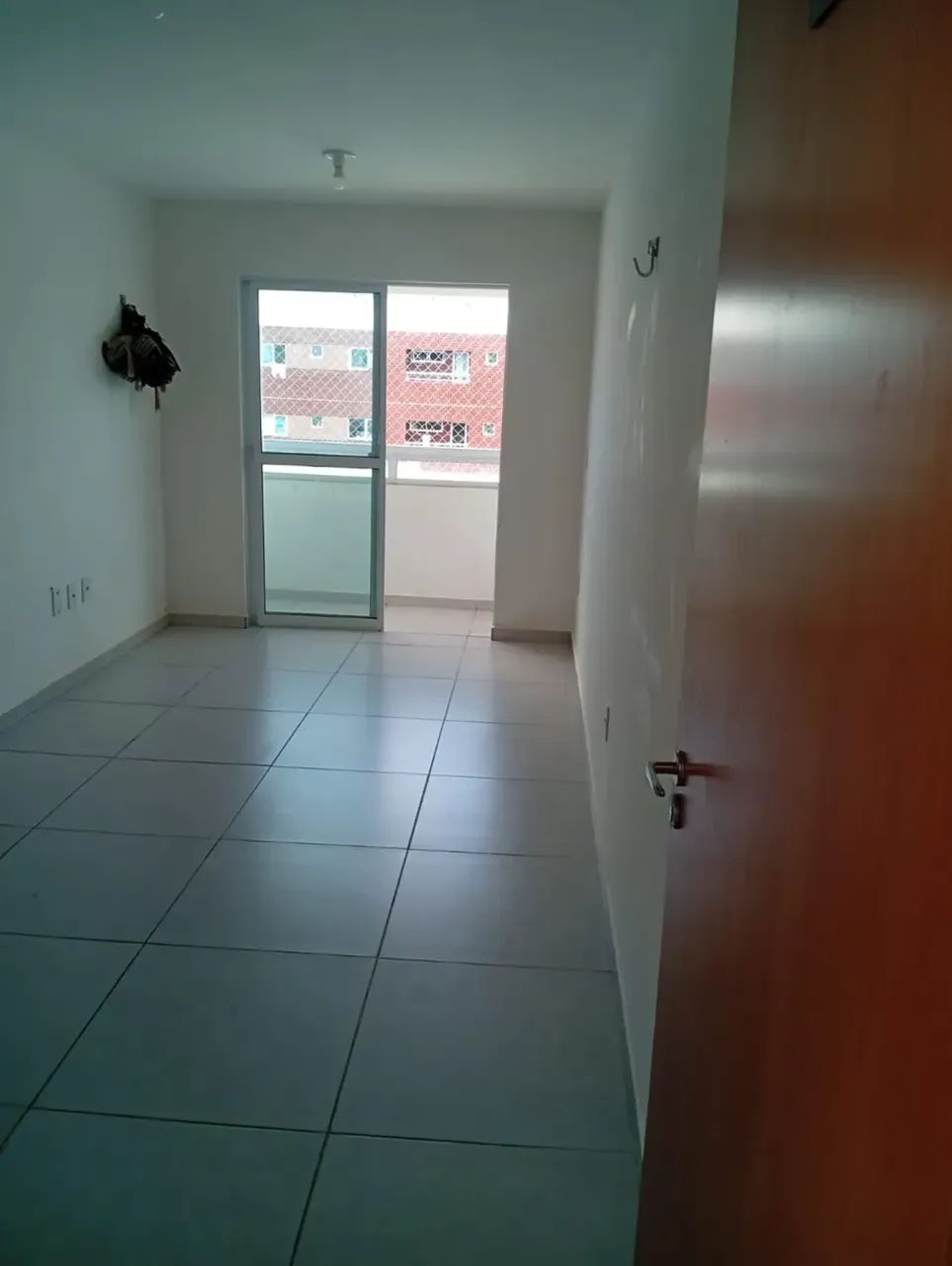 Apartamento com 02 quartos, sendo 01 suíte em Paratibe!
