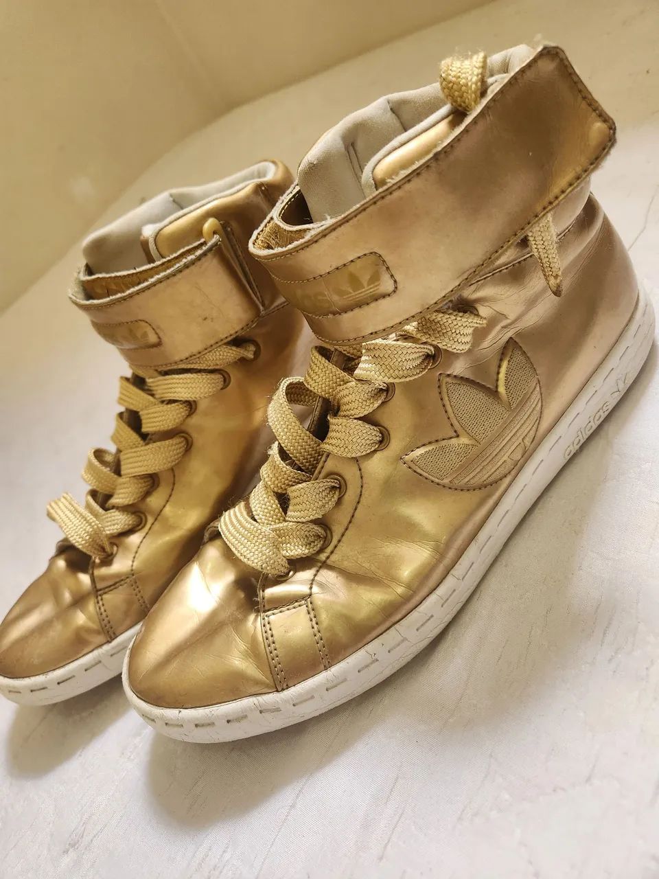 Tênis Adidas original Dourado<br>L 1,33  - Foto 2