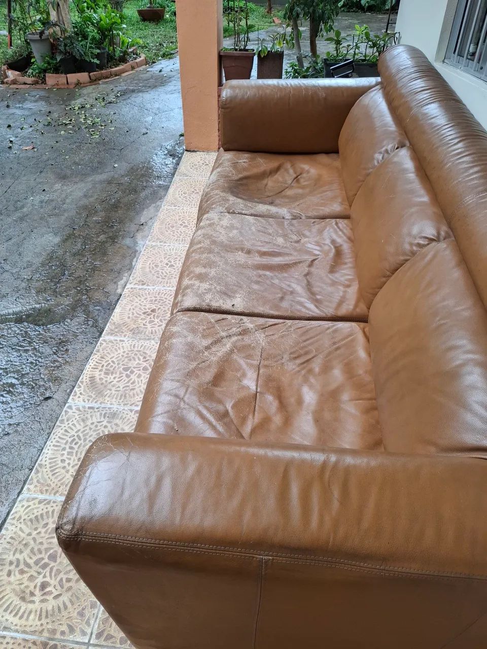 Sofa de couro pra reformar - Foto 2