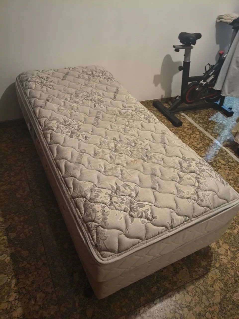 Cama box +colchão 
