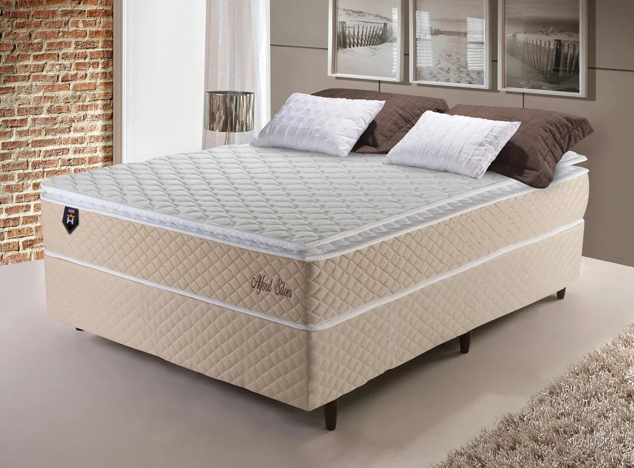 Cama novas no plástico da fábrica 