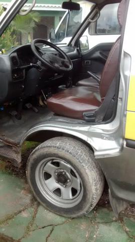 Vendo van Hyundai h100 ano 98/12lugares - Foto 13