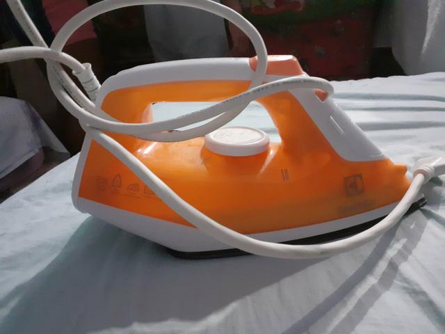 Vendo um ferro de passar roupas semi novo - Foto 2