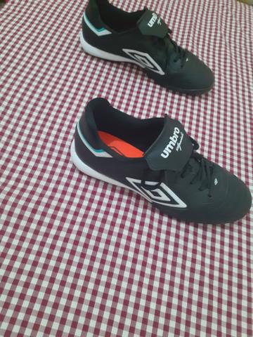 Chuteira society Umbro 39 e meião Nike L - Foto 3