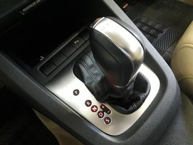 VOLKSWAGEN JETTA 2.0T - Foto 17