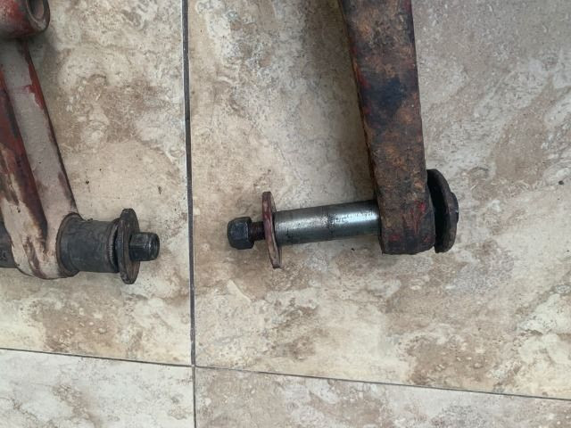 Braço suspençao superior iveco daily 3510 original cada 150 reais - Foto 2