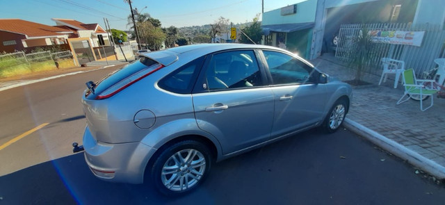 Vendo ford focus hatch 2.0 aut. flex - Foto 3