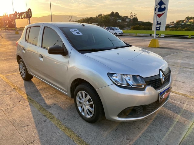 SANDERO 2018 COM GNV. ENTRADA. DE 3MIL + 48X 833 FIXOS
