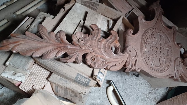 Florão entalhado em madeira maciça - Foto 2