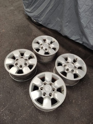 Rodas da Hilux  originais aro 15" 