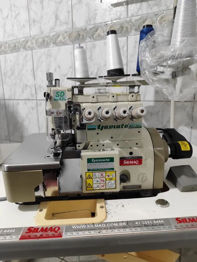 Máquina de costura industrial overlock ponto cadeia Yamato com motor