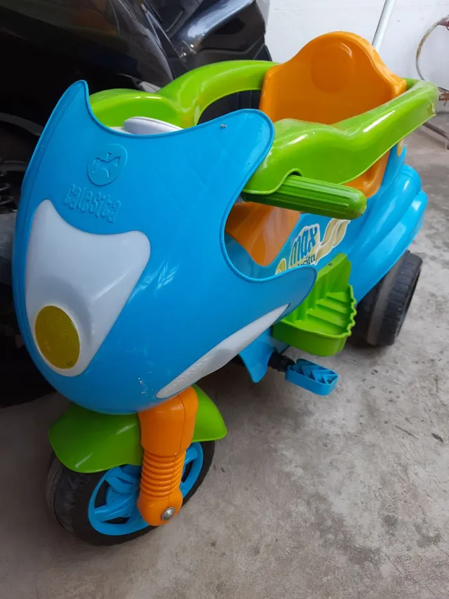 Motoca Carrinho De Passeio Triciclo Max Calesita Azul e Verde