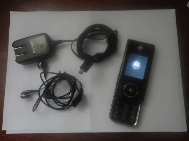 Vintage - Celular Motorola ZN-200 flip Desbloqueado usado funcionando