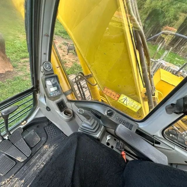 ESCAVADEIRA NEW HOLLAND E 215 - Foto 3
