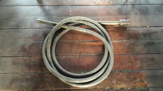 Vibrador de concreto 35 mm usado em bom estado. Só o mangote.
