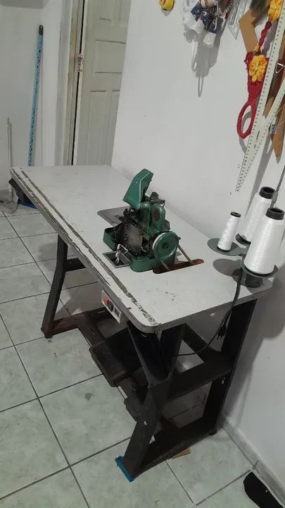 Maquina overlok - Foto 2