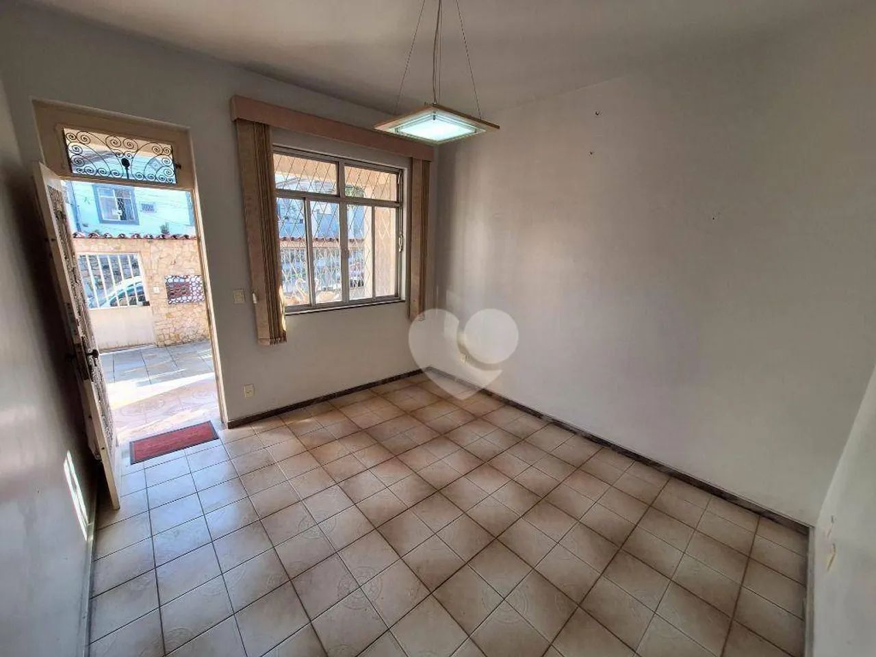 Piedade, Casa Linear em centro de terreno, varandão, 3qts, 6 vagas, quintal $690.000,00 -  - Foto 10