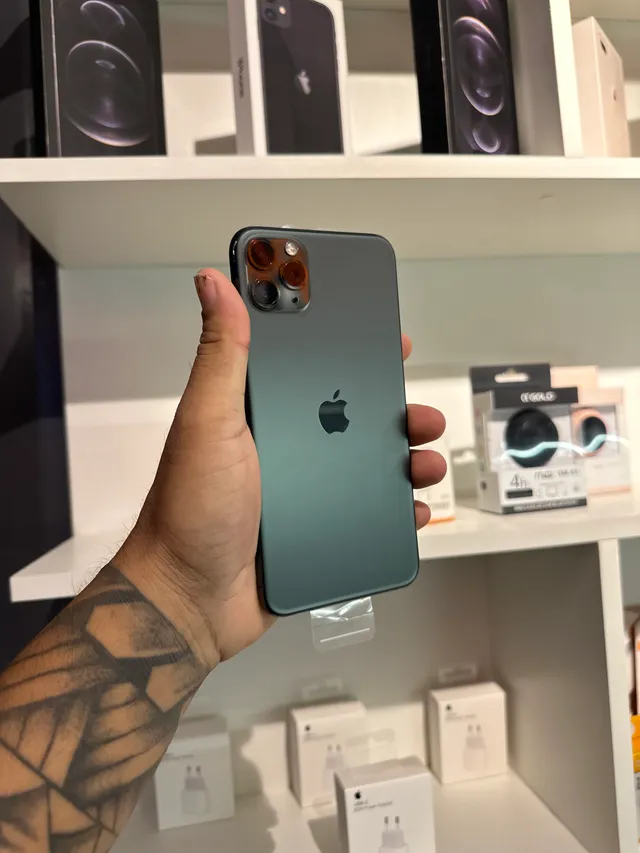 ? IPhone 11 pro Max 256gb verde impecável?