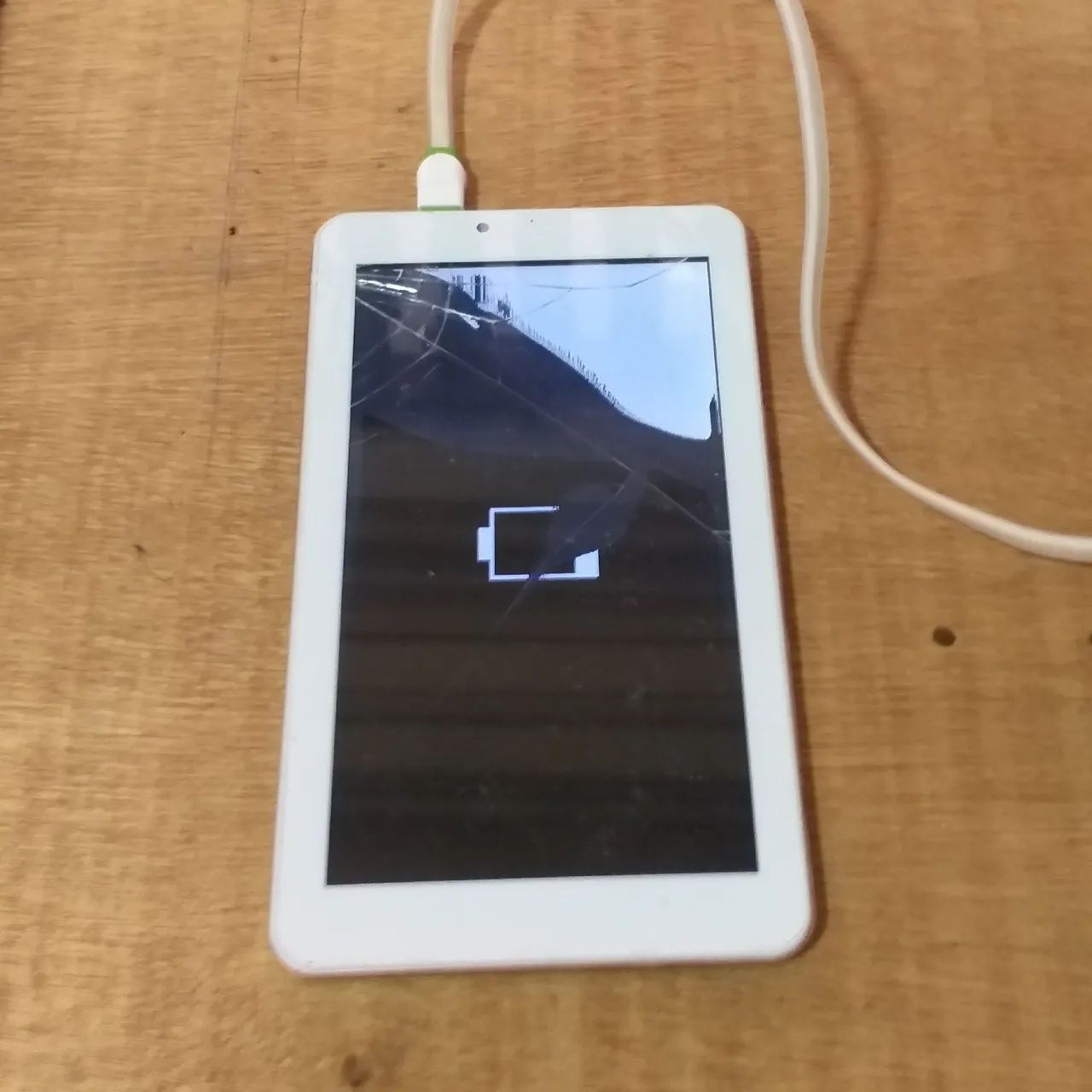 Tablet Multilaser com tela quebrada