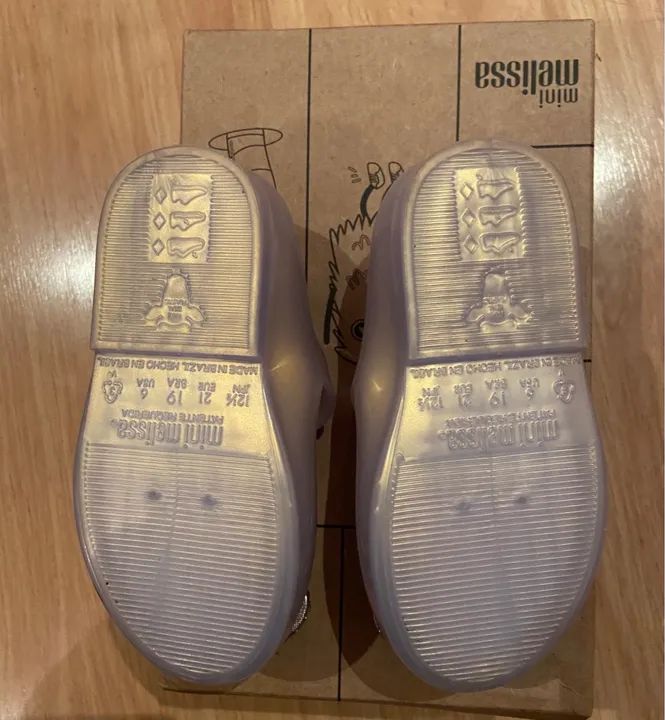 Melissa NOVA mini fly borboleta furta cor branca dourada - Foto 4