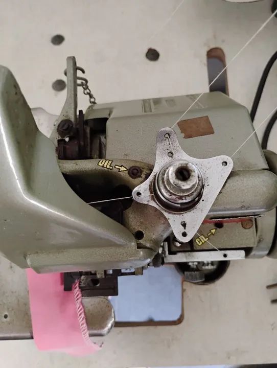 Máquina De Costura Overlock Star Semi Industrial Gn1-1b Portátil Verde 220v + bancada - Foto 6