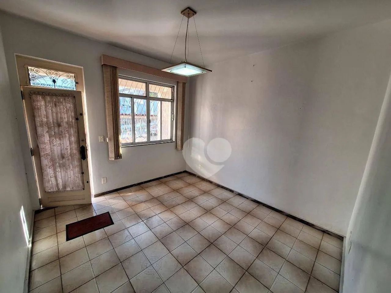 Piedade, Casa Linear em centro de terreno, varandão, 3qts, 6 vagas, quintal $690.000,00 -  - Foto 9