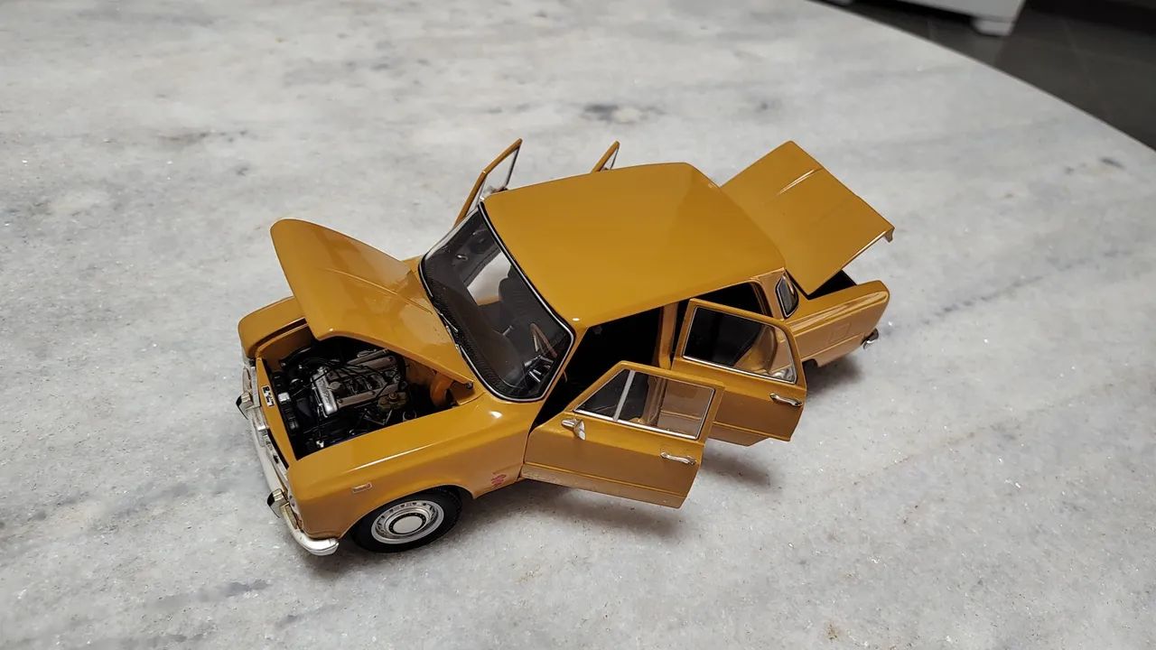 Miniatura Alfa Romeo Giulia Mini Champs escala 1:18 - Foto 4