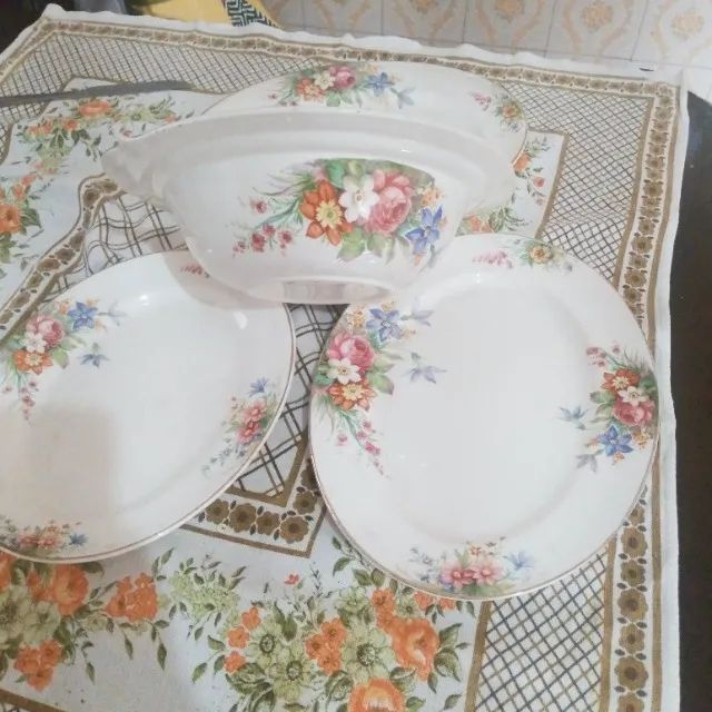 Jogo de  porcelana inglesa Weatherby Hanley falcon com selo