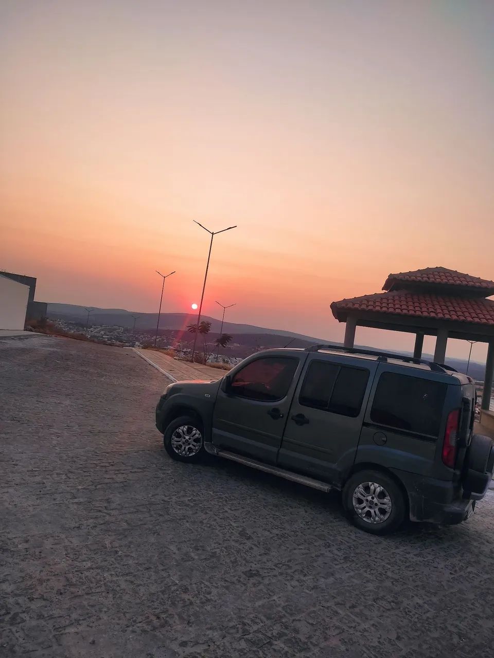Vendo Doblô ou troco por outro carro de 7 lugares  - Foto 2