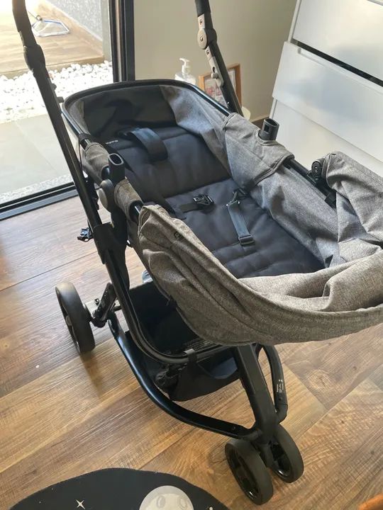 Carrinho de bebê Safety 1st leve e prático - Foto 2