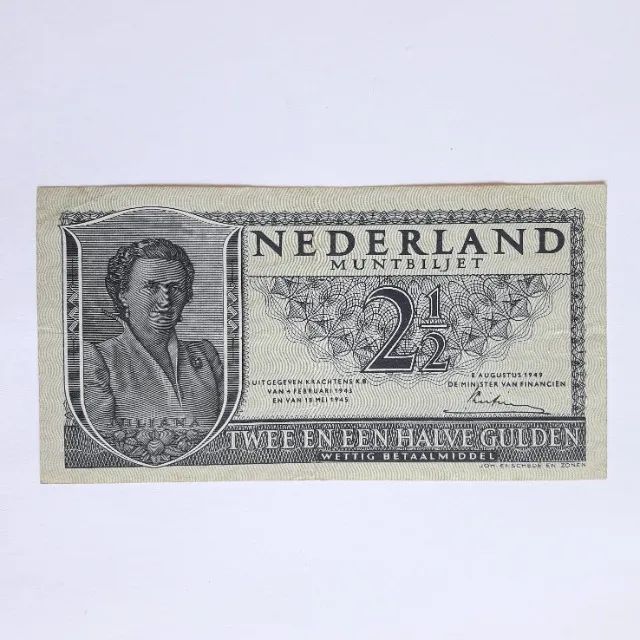 Old Banknote, Netherlands 2 1/2 Gulden Juliana, Year 1949 P# 73