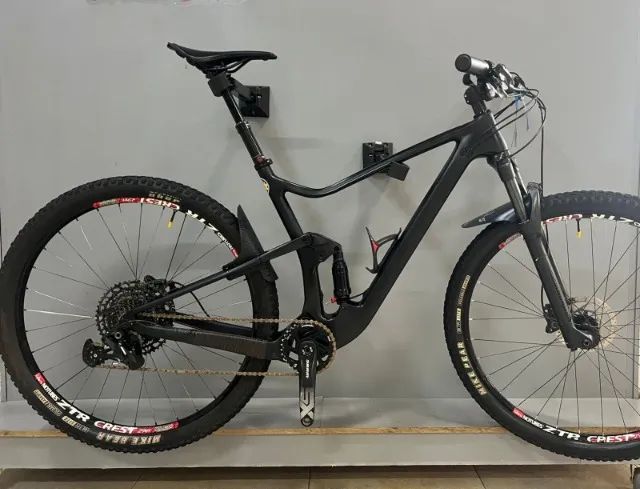 Bicicleta seminova MTB BXT carbono