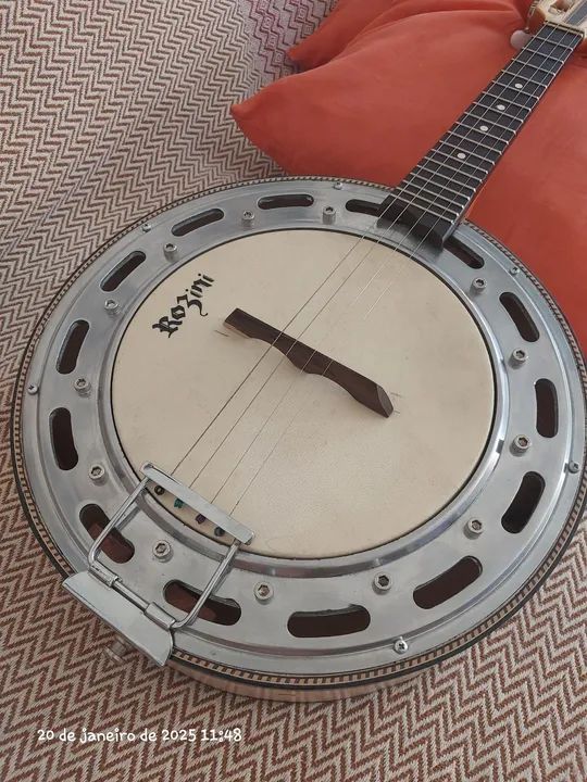 Banjo Medeiros Luthier. Menos de um ano de uso. Laminado Faia. 2024 - Foto 6