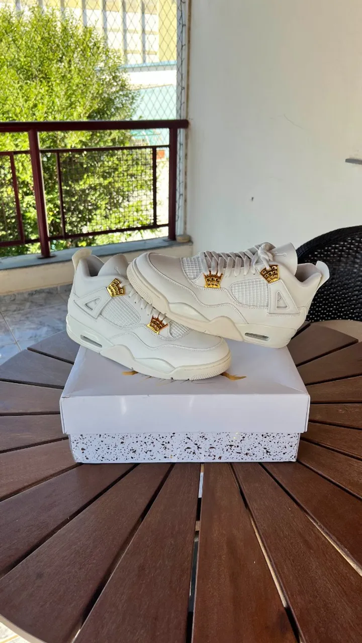 Air Jordan 4 Metallic Gold