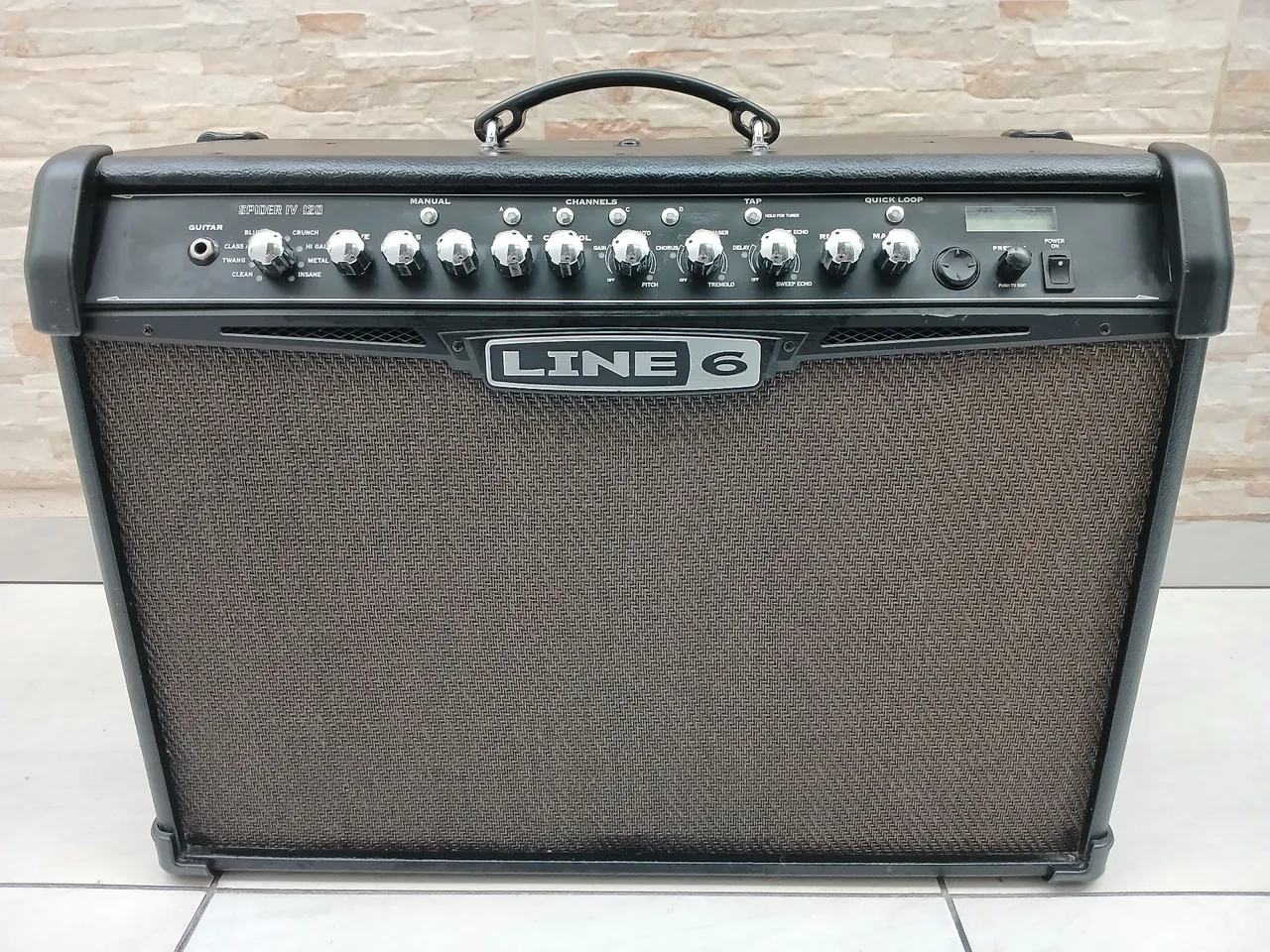 Amplificador de guitarra Line 6 Spider IV 120 - com defeito