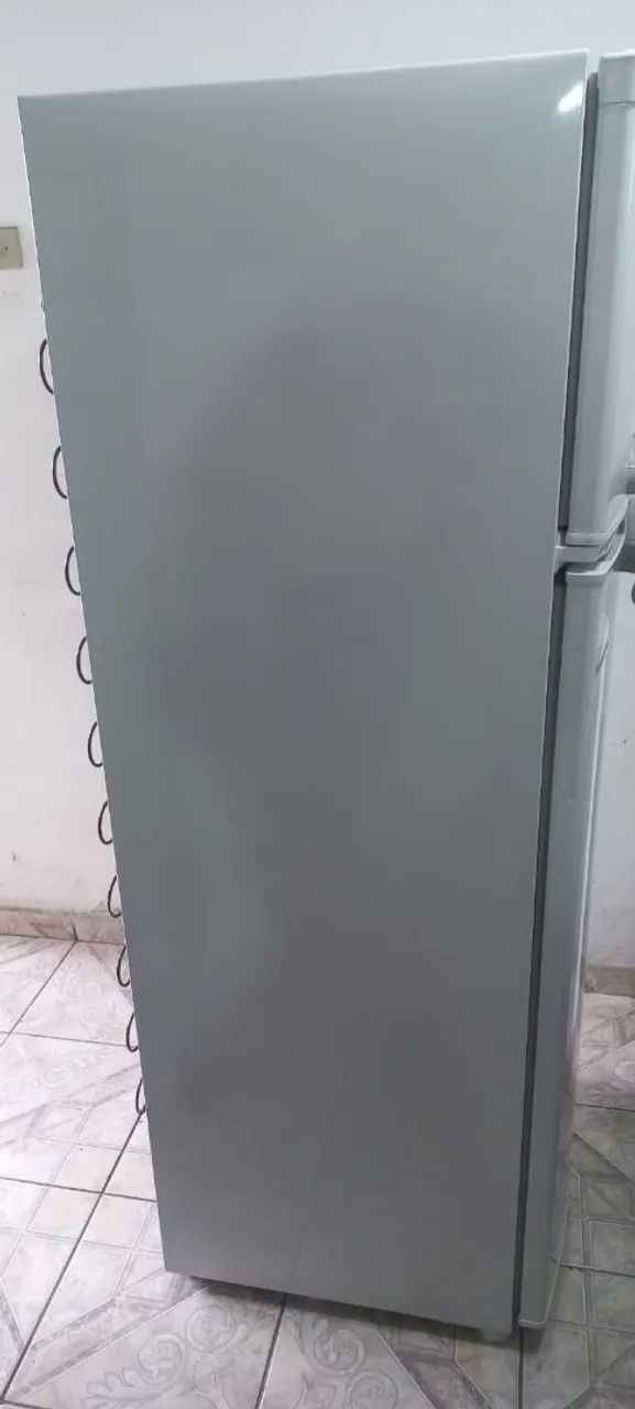 Geladeira Brastemp frosf fee 324 litros 110v em bom estado e com garantia  - Foto 2