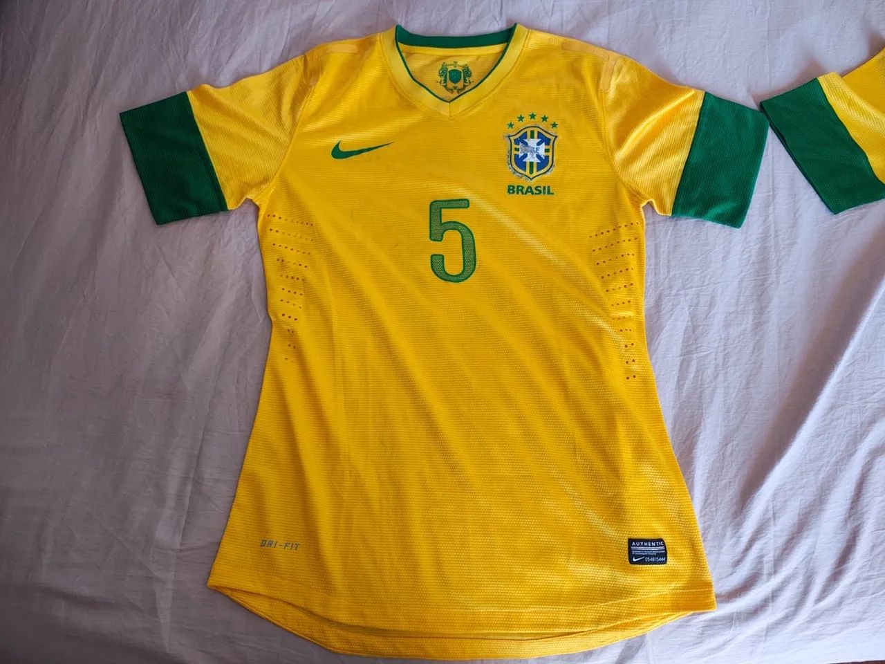 Camiseta Brasil 2012 - Tamanho M home Jogador
