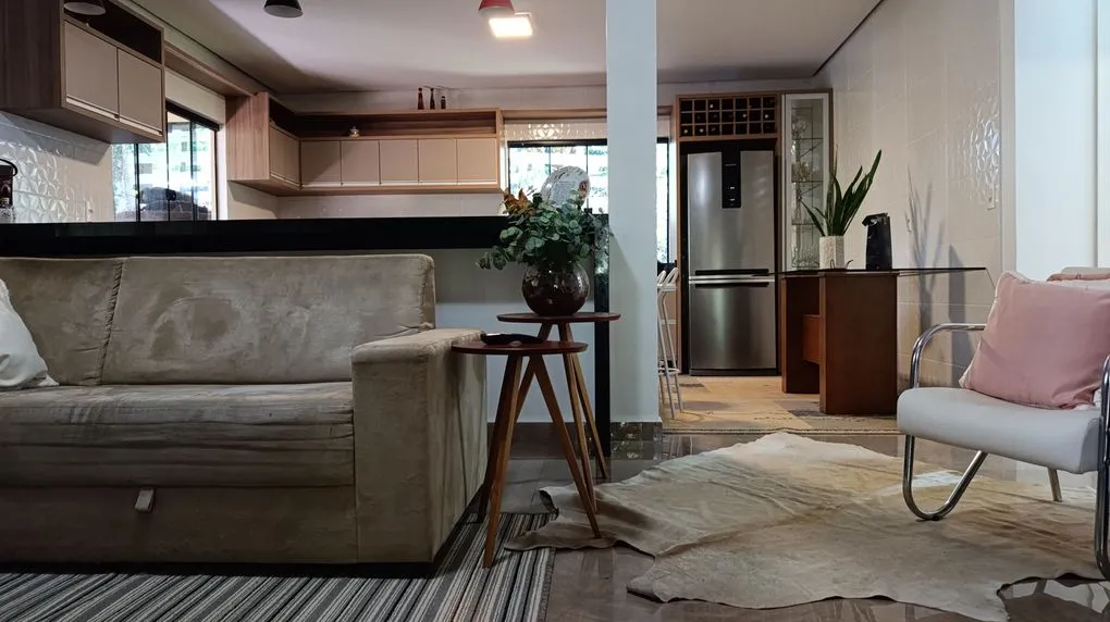 Casa com 2 Quarto(s) e 2 banheiro(s) para Alugar, 145 m² por R$ 5600 / Mês
