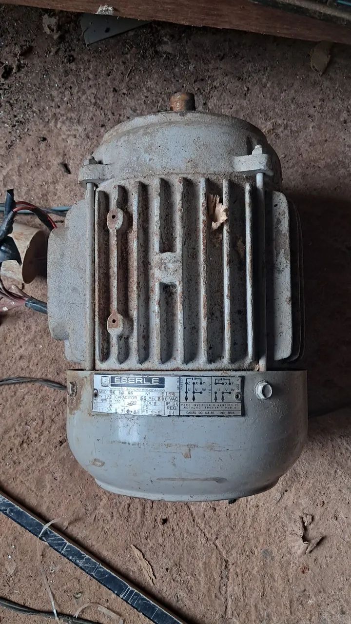 Motor EBERLE  de 1/2 cv  monofazico de baixa  400reais 